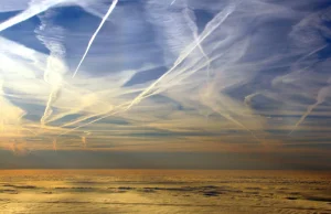 Chemtrails – co to są smugi chemiczne i dlaczego nie istnieją?