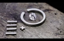 Pierścionek zaręczynowy wykonany w platynie z diamentem w szlifie brylantowym