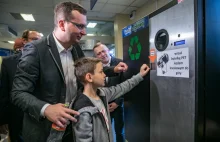 W Krakowie stanął pierwszy butelkomat płacący żywą gotówką