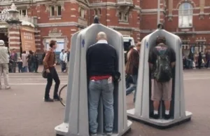 Bardzo publiczna toaleta w Amsterdamie