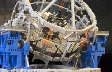 Gigantyczny teleskop jako model z klocków LEGO