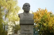 Odnowią pomnik Świerczewskiego - alkoholika mordującego żołnierzy AK