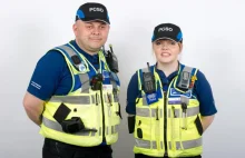Brytyjska policja zamienia hełmy na czapeczki