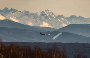 Samolot Ryanair na tle Tatr podczas podejścia do lądowania na Krakow Airport !