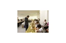Rozegrali 60 partii szachowych naraz!