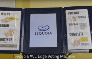 Specjaliści od zabezpieczeń pokazują jak zhakować maszynę do głosowania w...