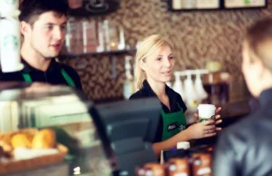 Praca w Starbucksie, czyli robota luzacka, ale zarobki średnie