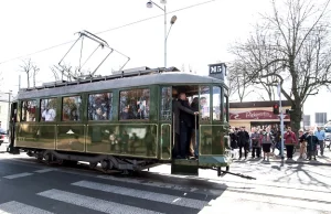 Incydent w Łódzkiem. Tramwaj z prezydentem Bronisławem Komorowskim wypadł...