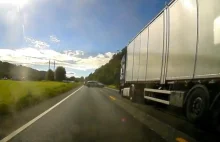 Norweski radiowóz zajeżdża drogę Polskiej ciężarowce