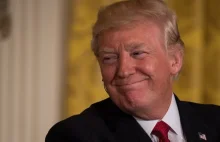 Trump zadowolony z deklaracji Comeya, która "oczyszcza z podejrzeń"