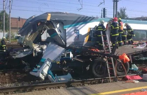 Czechy: Polski kierowca wjechał pod pendolino. Dwie osoby nie żyją.