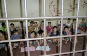 Bezdomne dzieci zamykane w aresztach w związku z wizytą papieża w Manili