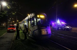 Tramwaj potrącił pieszego. Był on tak pijany, że odgryzł ustnik w...