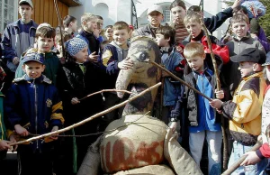 Tradycja z kukłą Judasza. (UNESCO w Czechach)