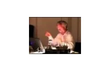 DJ amator, po 50-stce, szaleje przy utworku Davida Guetty :)
