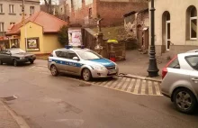 Mandat dla policjanta, który źle zaparkował radiowóz