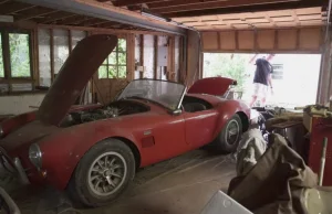 Shelby 427 Cobra i Ferrari 275GTB odnalezione po 30 latach w jednym garażu!