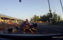 Road rage pomiędzy pasażerami jednego samochodu.