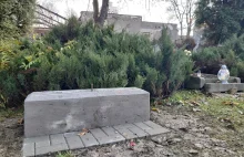 Historyczny skandal: Na jednym z cmentarzy stanęła tablica upamiętniająca...