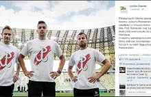 Facebook przywraca patriotyczne zdjęcie piłkarzy Lechii Gdańsk. "Nawał pracy"...