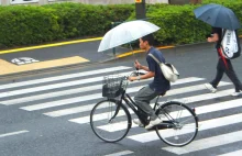 Police in Japan Give Cyclists Free Raincoats