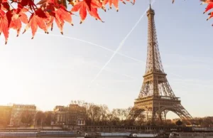 Bogaci turyści trzymają się z dala od Francji
