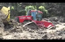 Wyciąganie z błota jednego z największych traktorów na świecie.