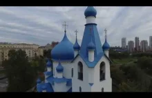 Lot dronem z kamera 4K nad rosyjskim parkiem bohaterow w Sankt Petersburgu.