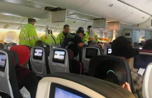 Groza na pokładzie Air Canada, samolot nagle zaczął spadać. "Ciała na...