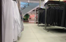 Młoda matka oburzona po zwróceniu jej uwagi w sklepie