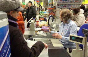 Lekarz pracuje na święta 6 godzin, kasjer - aż miesiąc