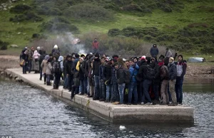 Imigranci w Grecji dostaną dosłowne paczki z pieniędzmi.