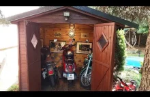 Ciekawy drewniany garaż na 3 jednoślady