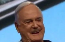 ​John Cleese, mimo, iż był za Brexitem, teraz ucieka z Wlk. Brytanii.