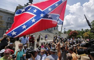 Południowa Karolina. Awantury na demonstracji w obronie flagi Konfederacji.