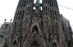 Sagrada Familia. Mająca przypominać żywy organizm bazylika w Katalonii.