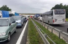 Po wypadku na A4 skierowano ruch na zjazd gdzie pobierano opłaty na 2 bramkach!