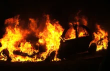 Plaga podpaleń w Szwecji. Imigranci każdego dnia podpalają samochody.