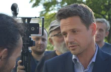 Rafał Trzaskowski podpisał deklaracje na rzecz społeczności LGBT+....