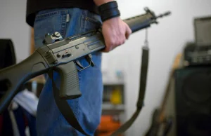 Mieszkańcy Zurychu kupują coraz więcej broni palnej, przestępczość spada.