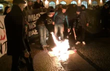 Manifestacja Białystok przeciw imigrantom. MW spaliła flagę Państwa Islamskiego