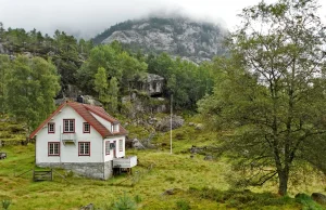 Norwegia: samotnie szlakiem z plecakiem wzdłuż fiordu. Tylko ja i dzika przyroda