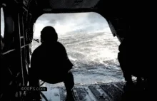 Szybki desant na pokład helikoptera w wykonaniu Navy SEAL