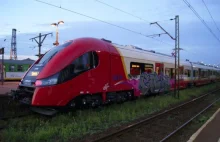 Jaki jest efekt trzymania nowych pociągów SKM Warszawa pod gołym niebem?