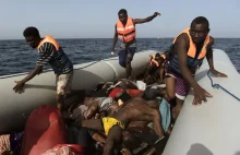 Stosy trupów na łodzi z imigrantami u wybrzeży Libii