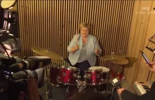Premier Norwegii gra blasty na perkusji [WIDEO]