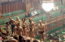 Nagi protest w brytyjskim parlamencie. Aktywiści aresztowani