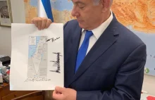 Netanjahu pokazuje mapę, na której Golan stanowi część Izraela