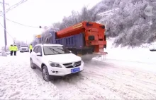 Co najmniej jedna ofiara śmiertelna, całe miasto bez prądu. Kolejne alerty