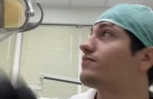 Rosyjski stomatolog samodzielnie usuwa swój ząb mądrości